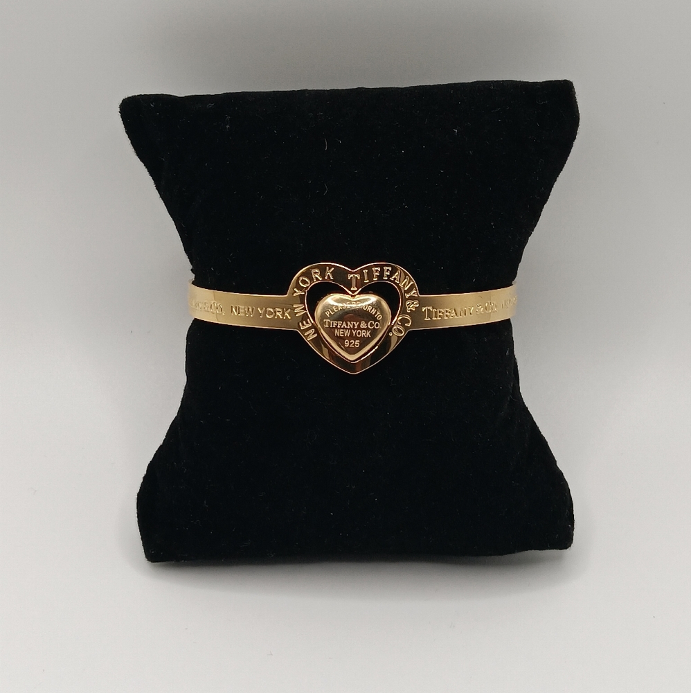 Hi-end stainless steel ❤️ shaped bangle